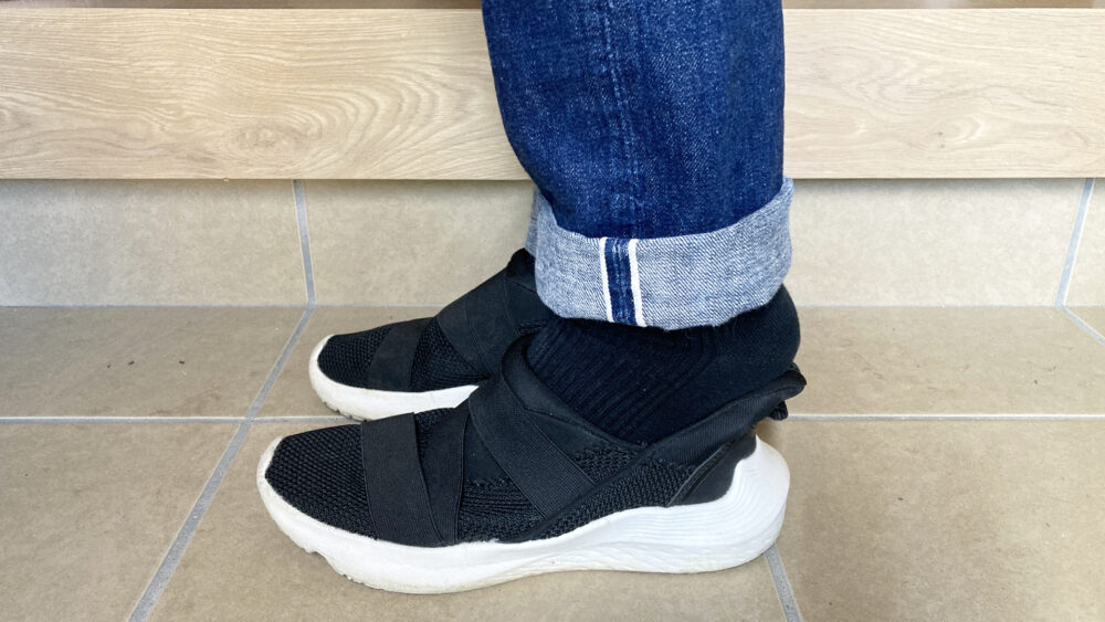 ワークマンのスリッポンの足入れ