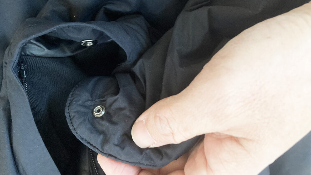 袖のスナップボタン