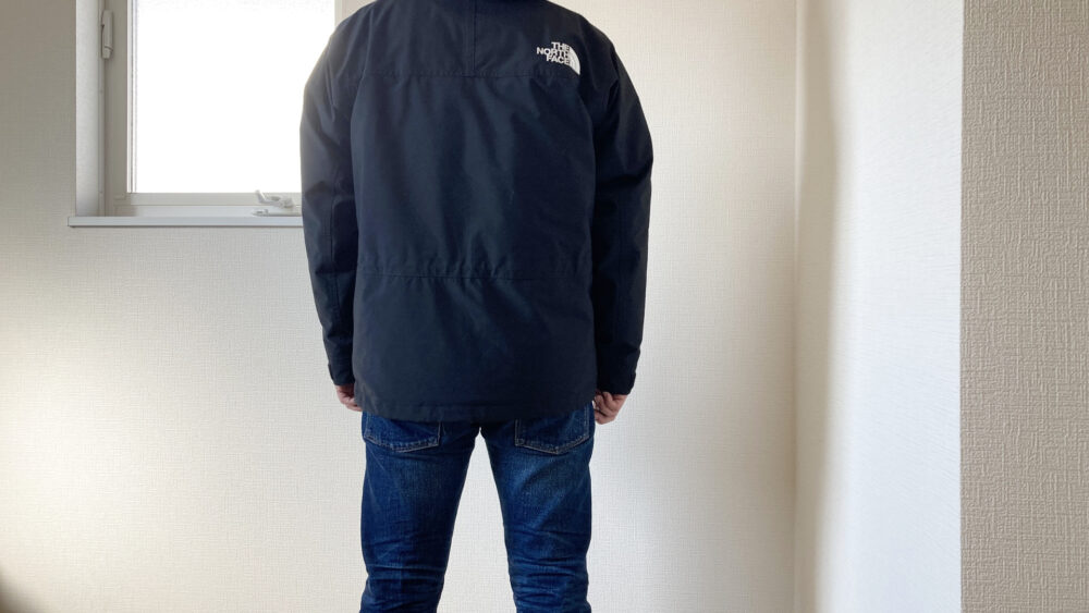 マウンテンライトジャケットにジップインした背面