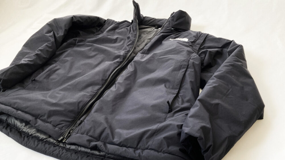 ジップインサニーヌックジャケットを置いたところ
