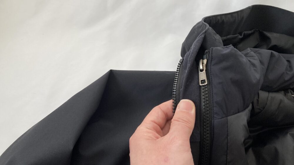 ジップインサニーヌックジャケットとマウンテンライトジャケットのジッパーを連結した