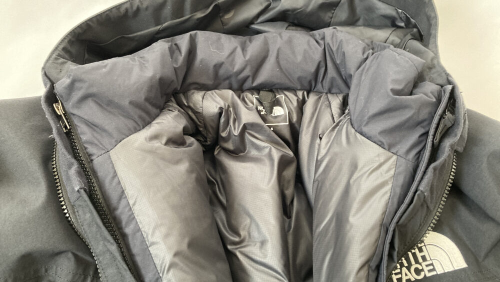 ジップインサニーヌックジャケットとマウンテンライトジャケットのジッパーを連結し終わった