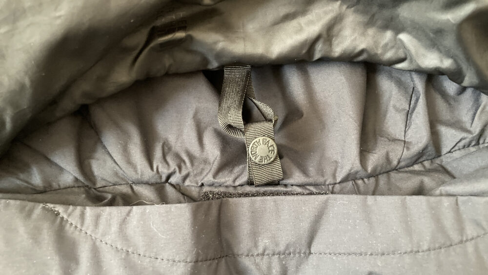 ループにテープを通したところ