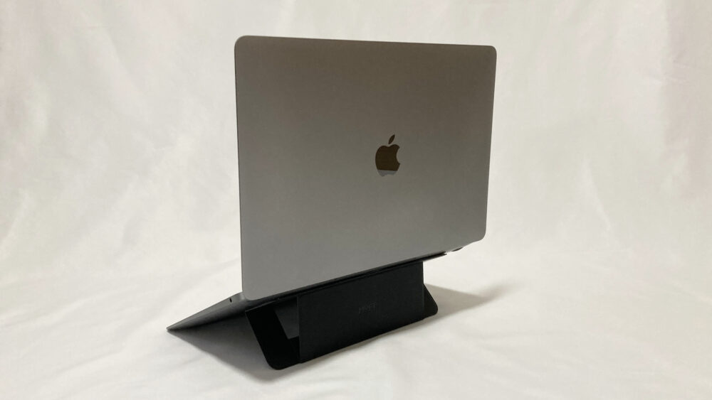 mocbookairにmoft air flowを貼った全体像