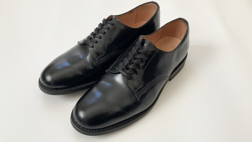 サンダース オフィサーシューズを斜め上から俯瞰しているところ