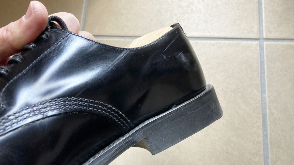 かかと付近の傷ビフォー