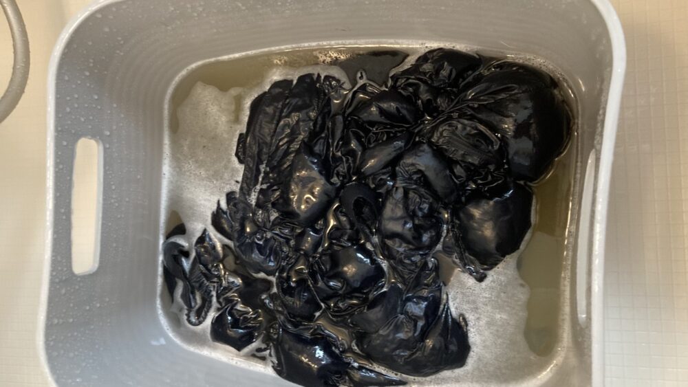 1回目の洗濯の汚れた水
