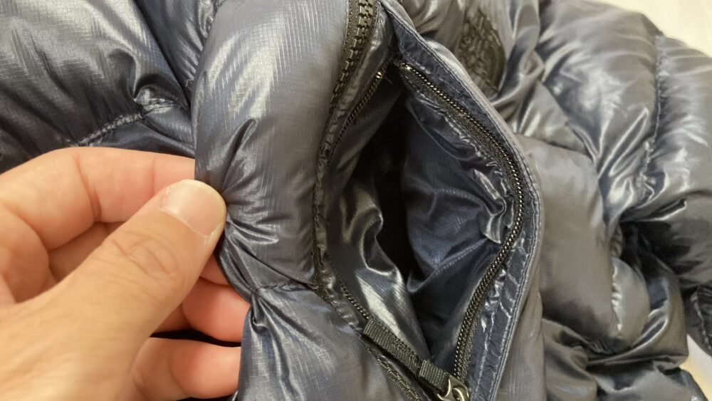 アコンカグアジャケット胸ポケット開けたところ