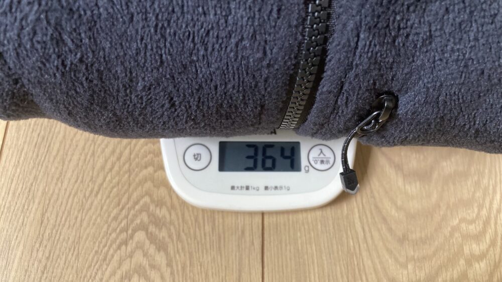 ジップインバーサミッドジャケットSサイズの重さは364g